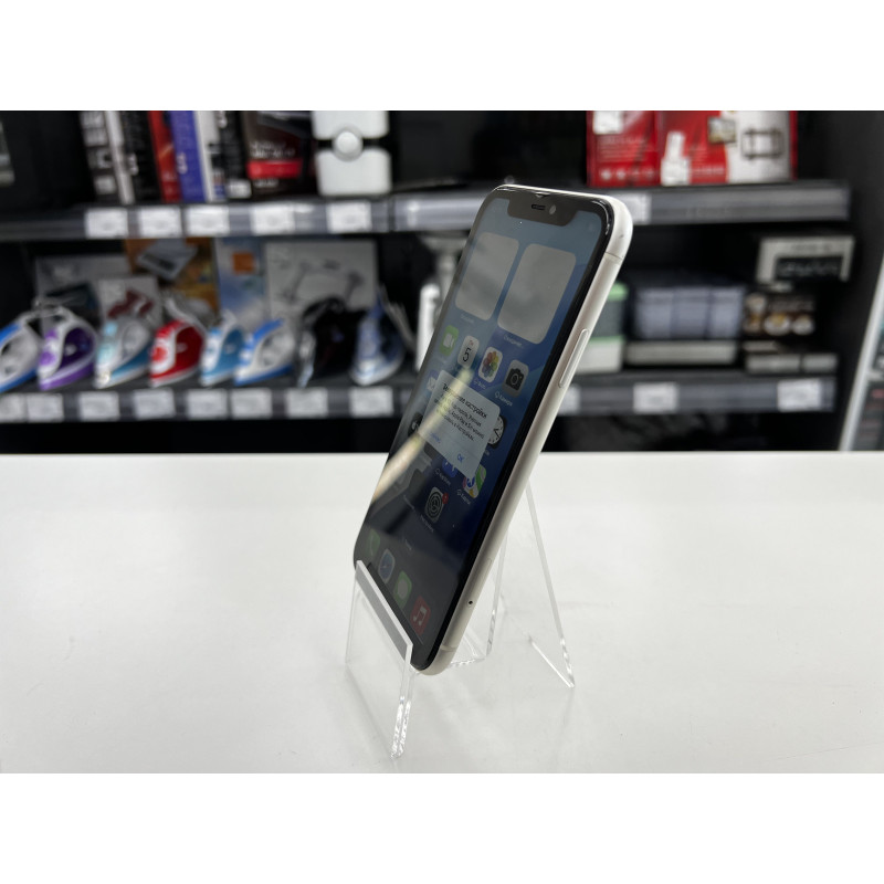 Мобильный телефон Apple iPhone 11 4/128 GB            
            б/у
