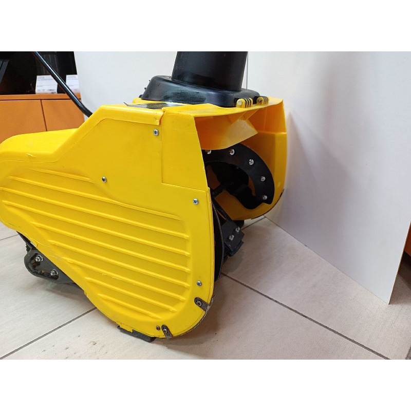 Снегоуборочная машина CHAMPION STE1650            
            б/у