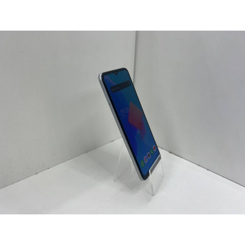Мобильный телефон Tecno Spark 8C 4/64 GB            
            б/у