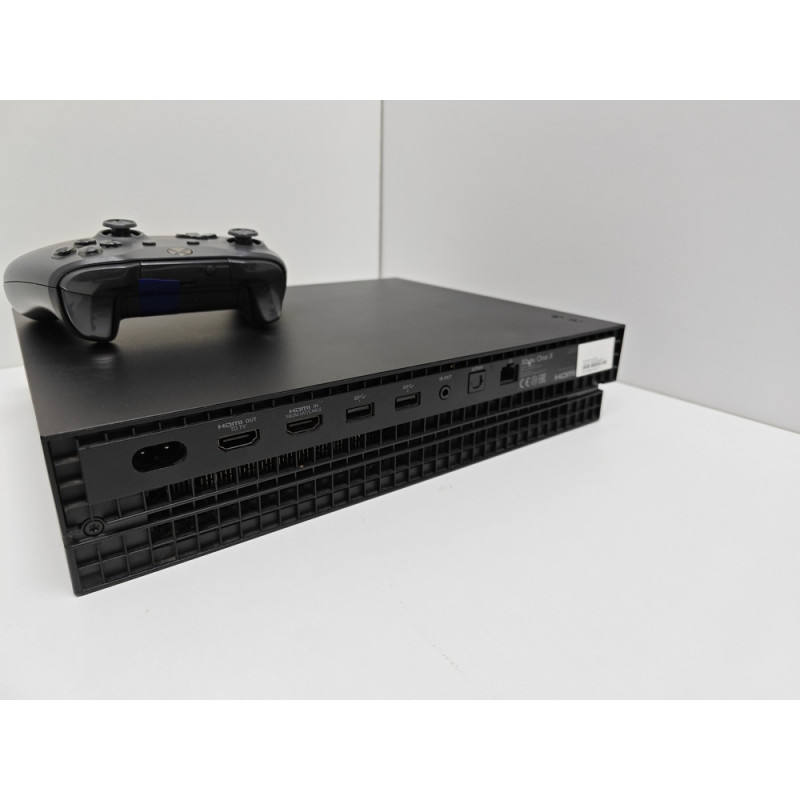 Игровые приставки Microsoft Xbox One X 1TB            
            б/у