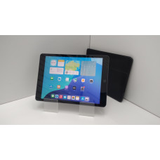 Планшет без SIM-карты Apple iPad 9 10,2 Wi-Fi 3/64 GB            
            б/у