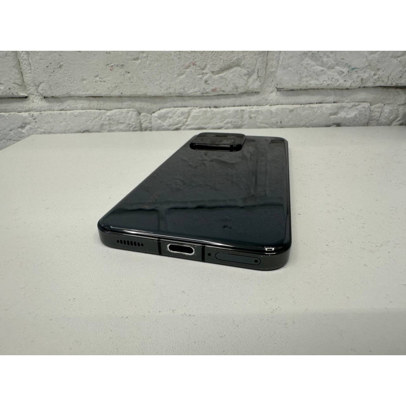 Мобильный телефон Xiaomi 13 12/256 GB            
            б/у