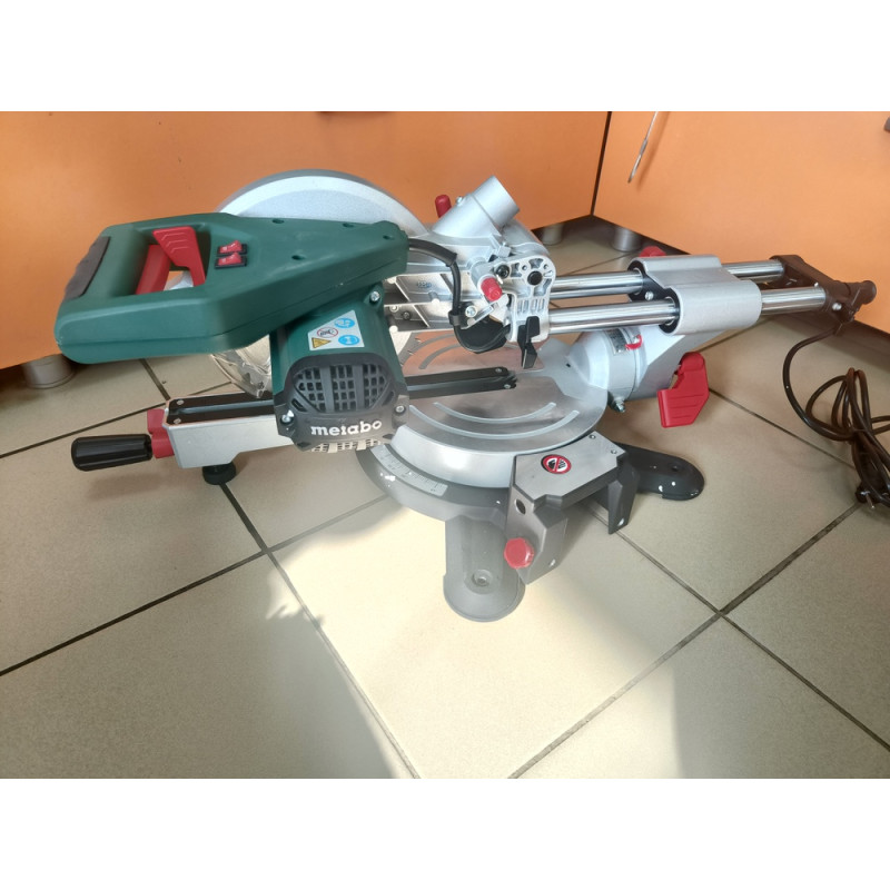 Торцовочная пила Metabo KGS 216 M