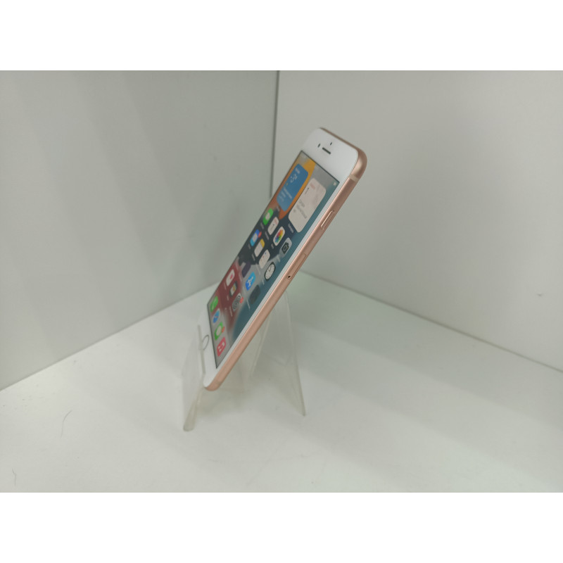 Мобильный телефон Apple iPhone 8 Plus 3/64 GB            
            б/у