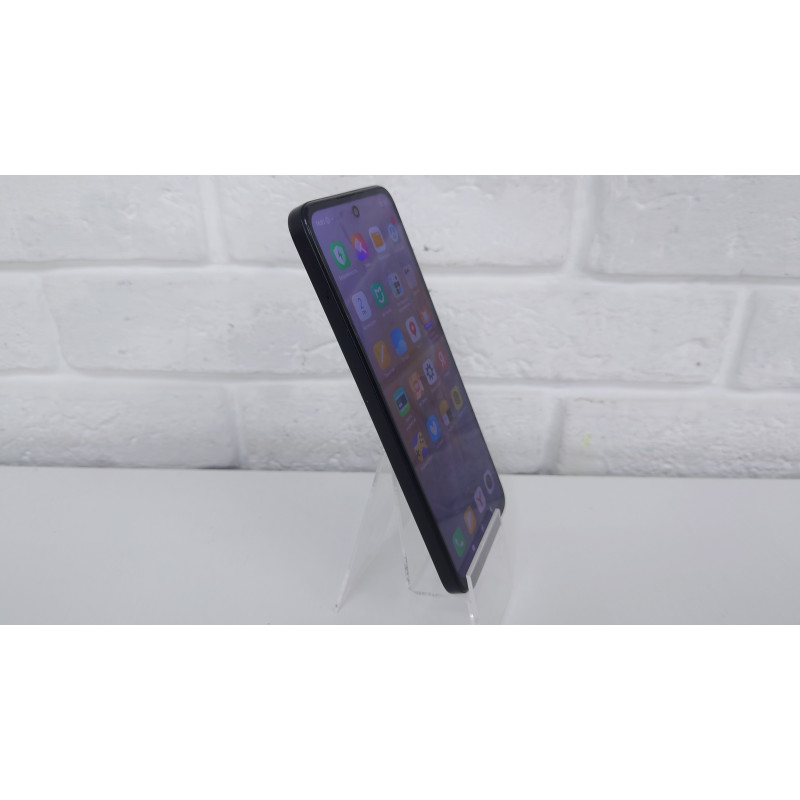 Мобильный телефон Xiaomi Redmi 12 8/256 GB            
            б/у