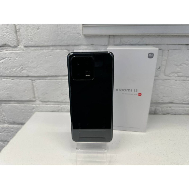 Мобильный телефон Xiaomi 13 12/256 GB            
            б/у