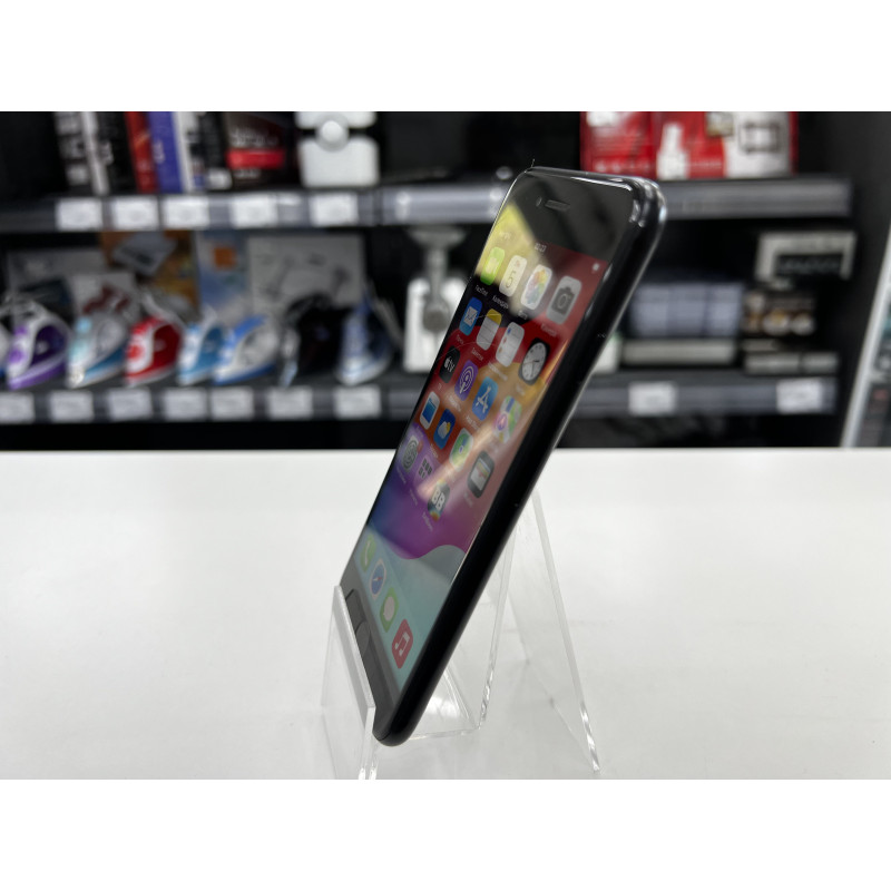 Мобильный телефон Apple iPhone SE 2020 3/64 GB            
            б/у