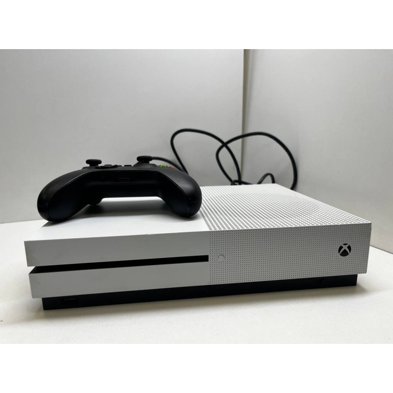 Игровые приставки Microsoft Xbox One S 1TB            
            б/у