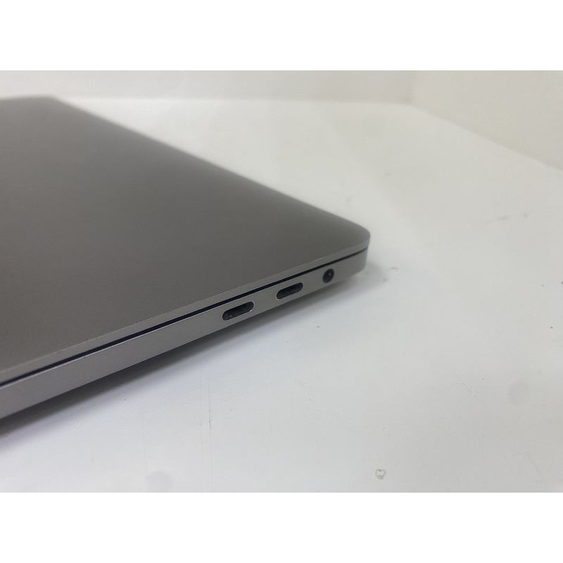 Ноутбук Apple MacBook Pro 16' 2019 (A2141)            
            б/у